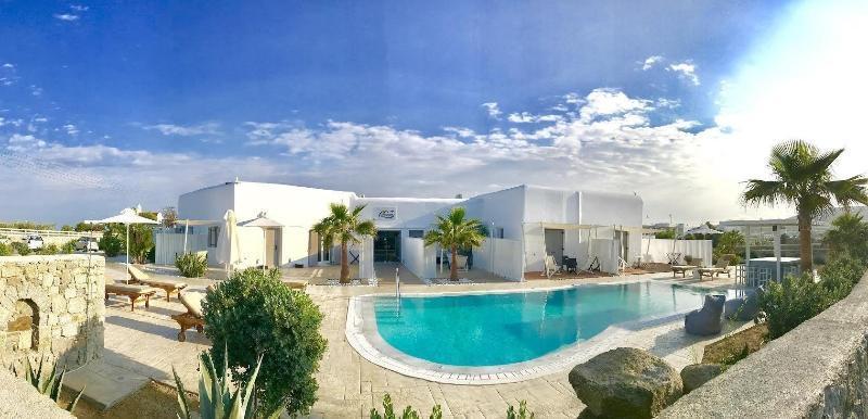 Queen Boutique Suites Mykonos Town Экстерьер фото