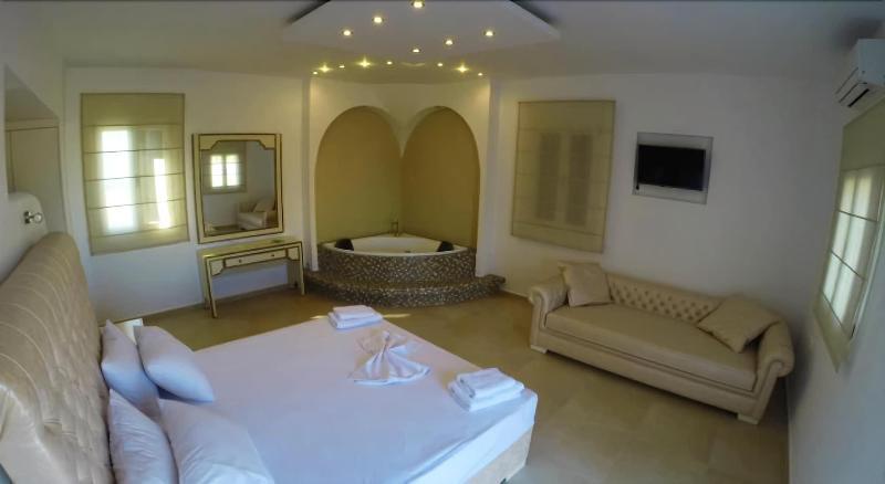 Queen Boutique Suites Mykonos Town Экстерьер фото