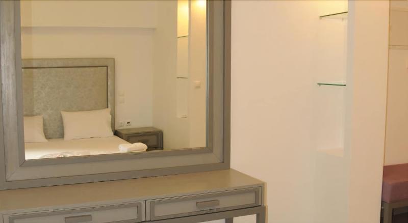 Queen Boutique Suites Mykonos Town Экстерьер фото