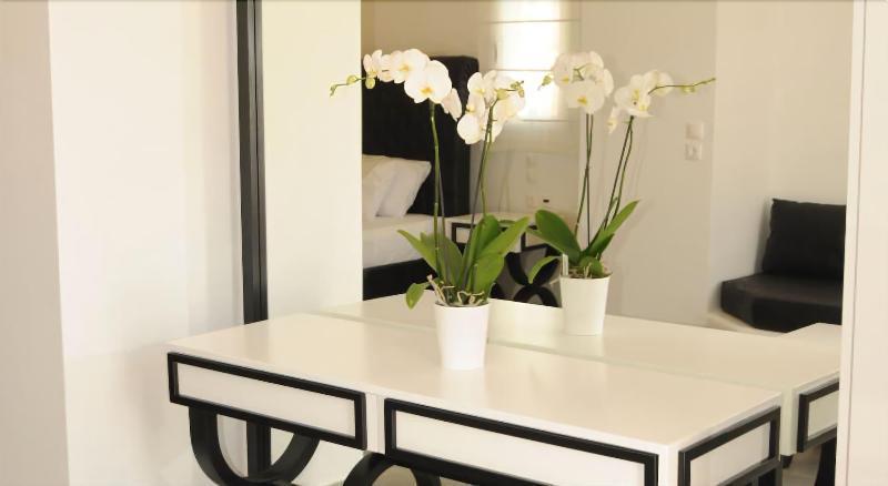 Queen Boutique Suites Mykonos Town Экстерьер фото